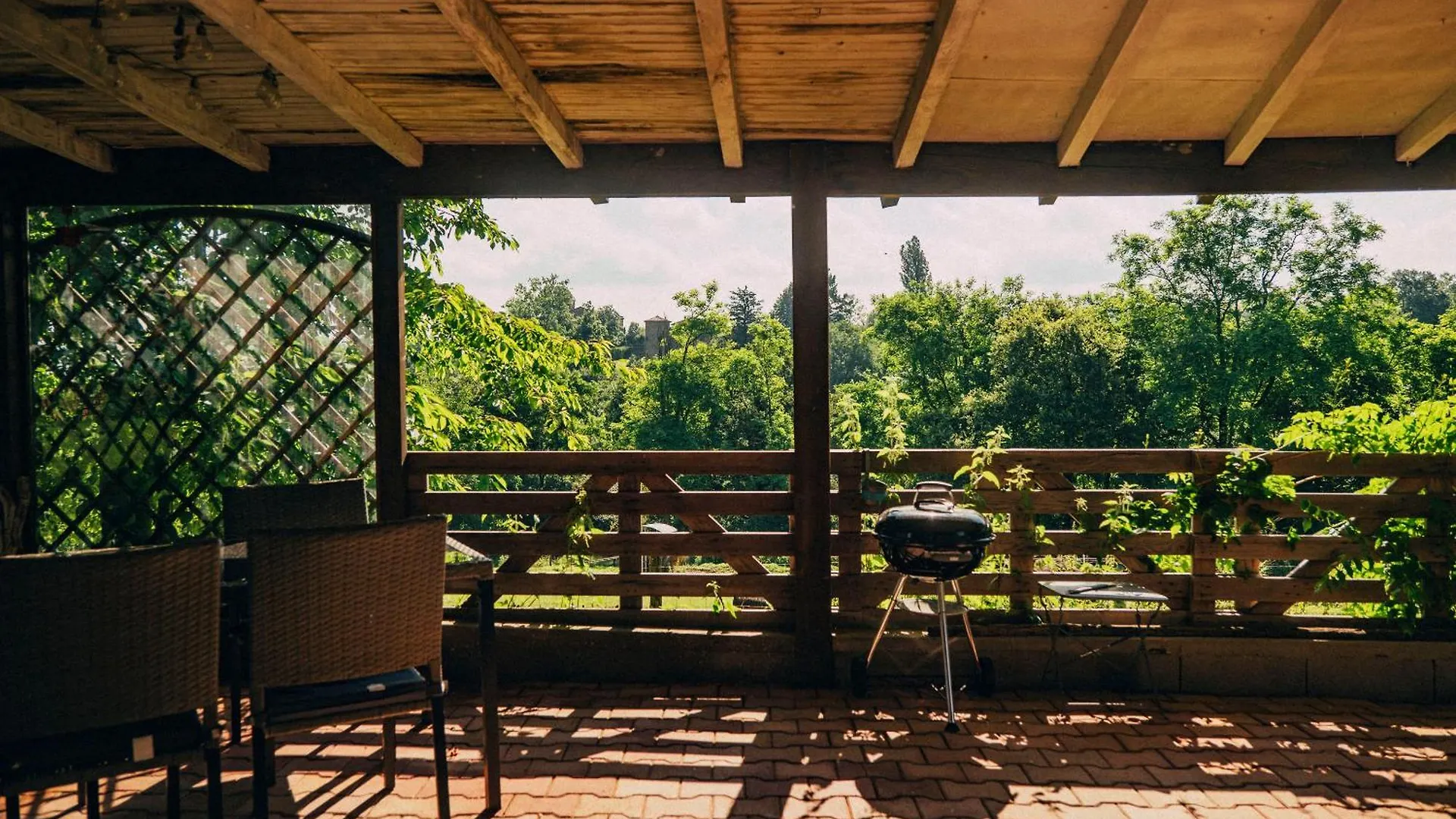 Une Pause Sur La Colline Saint-Romain-de-Surieu Vakantiehuis
